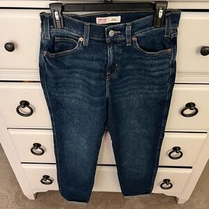 Size 2 boyfriend jeans by Levi Strauss!